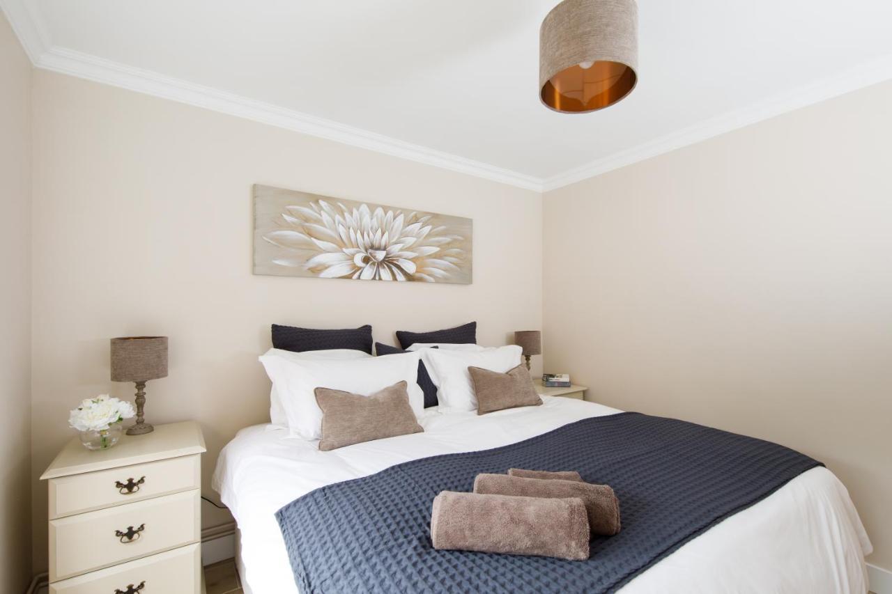 'Orchard Croft Lodge - Chichester', Book-Direct, New Home 1,367 Sq' Ft' , Can Sleep 8 On Request , Split & Link 'Super King' Size Beds, Free Wi-Fi, Sky Tv & Sky Sports, 9 - Minutes From West Wittering Beach, Very Quiet Location, Dog Friendly Exteriér fotografie