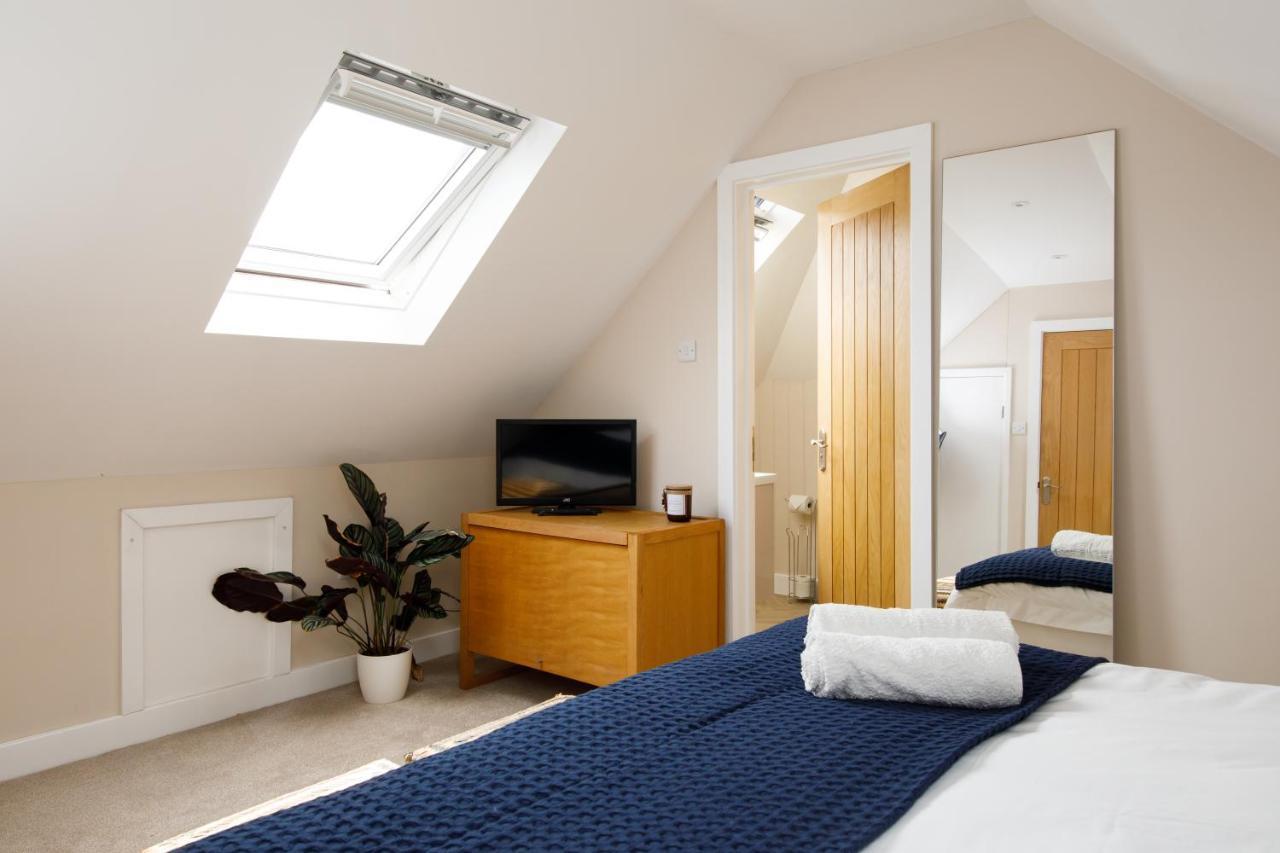 'Orchard Croft Lodge - Chichester', Book-Direct, New Home 1,367 Sq' Ft' , Can Sleep 8 On Request , Split & Link 'Super King' Size Beds, Free Wi-Fi, Sky Tv & Sky Sports, 9 - Minutes From West Wittering Beach, Very Quiet Location, Dog Friendly Exteriér fotografie
