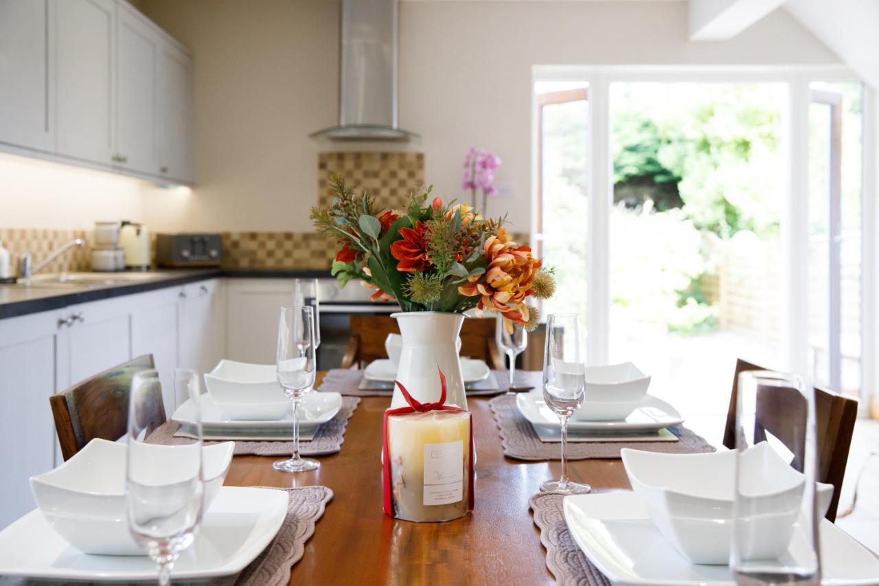 'Orchard Croft Lodge - Chichester', Book-Direct, New Home 1,367 Sq' Ft' , Can Sleep 8 On Request , Split & Link 'Super King' Size Beds, Free Wi-Fi, Sky Tv & Sky Sports, 9 - Minutes From West Wittering Beach, Very Quiet Location, Dog Friendly Exteriér fotografie