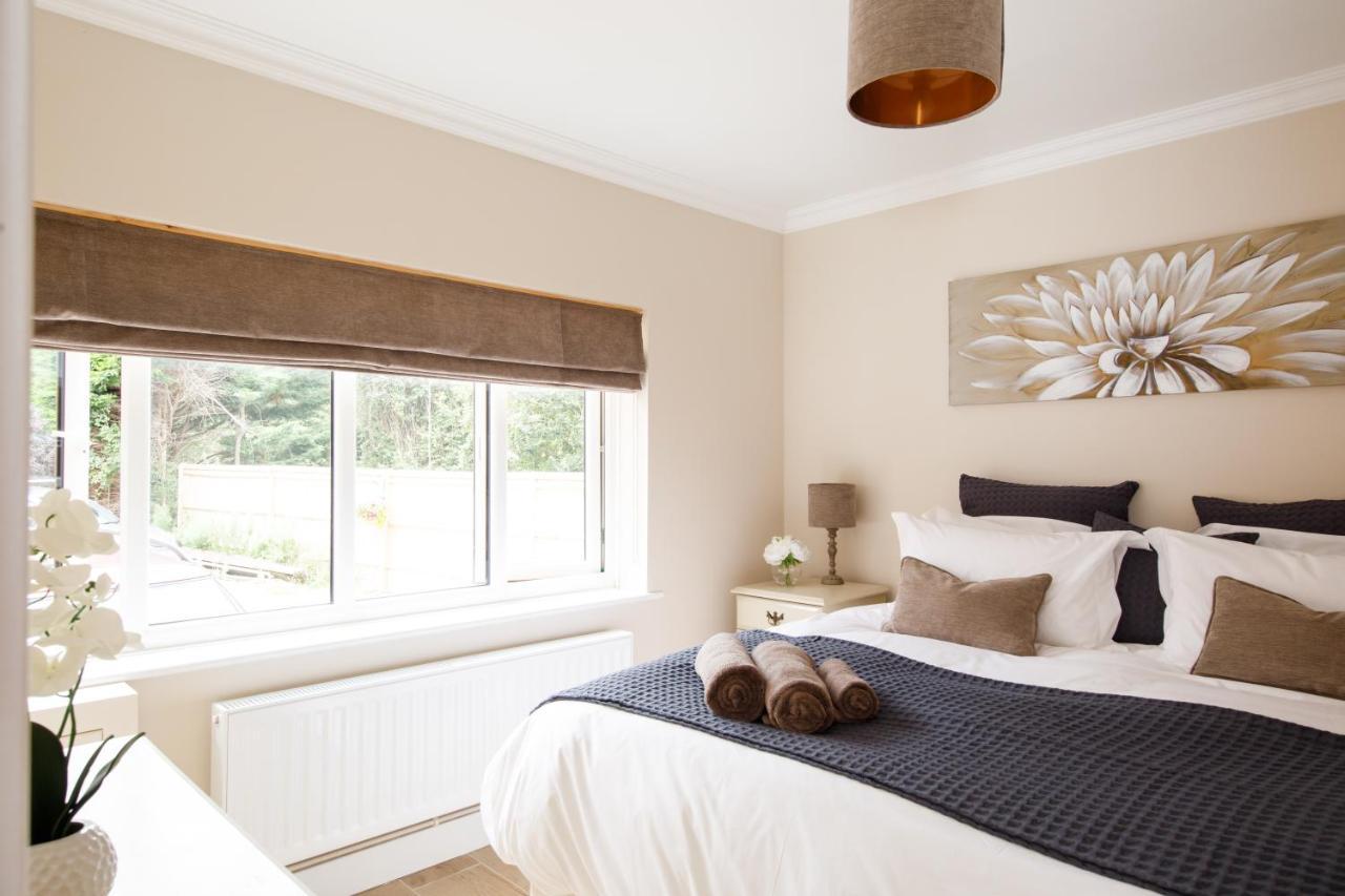 'Orchard Croft Lodge - Chichester', Book-Direct, New Home 1,367 Sq' Ft' , Can Sleep 8 On Request , Split & Link 'Super King' Size Beds, Free Wi-Fi, Sky Tv & Sky Sports, 9 - Minutes From West Wittering Beach, Very Quiet Location, Dog Friendly Exteriér fotografie
