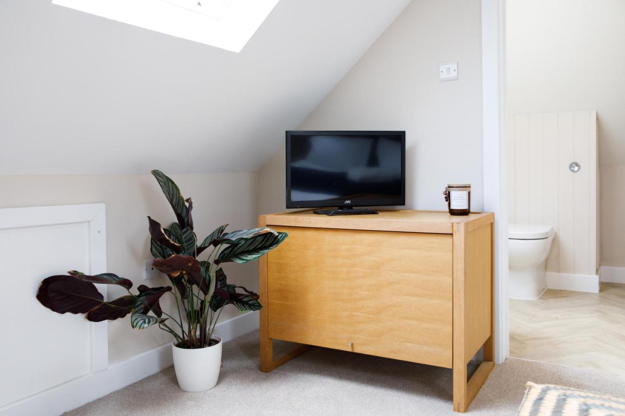 'Orchard Croft Lodge - Chichester', Book-Direct, New Home 1,367 Sq' Ft' , Can Sleep 8 On Request , Split & Link 'Super King' Size Beds, Free Wi-Fi, Sky Tv & Sky Sports, 9 - Minutes From West Wittering Beach, Very Quiet Location, Dog Friendly Exteriér fotografie