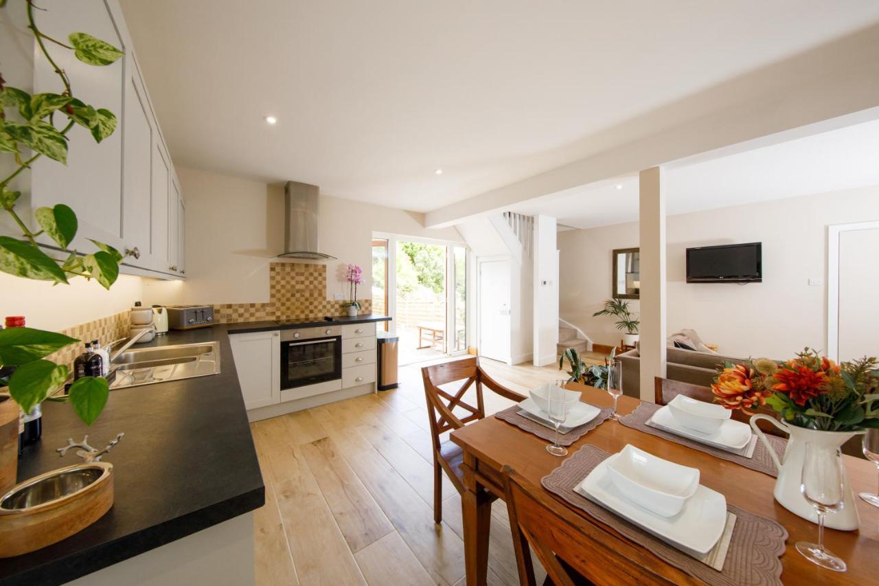 'Orchard Croft Lodge - Chichester', Book-Direct, New Home 1,367 Sq' Ft' , Can Sleep 8 On Request , Split & Link 'Super King' Size Beds, Free Wi-Fi, Sky Tv & Sky Sports, 9 - Minutes From West Wittering Beach, Very Quiet Location, Dog Friendly Exteriér fotografie